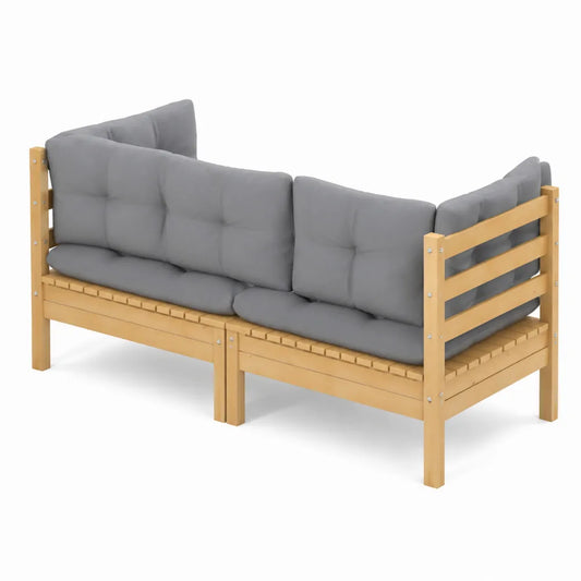Ecksofa aus Holz mit grauen Kissen